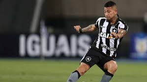 Após levar pancada, Valencia vira dúvida no Botafogo para duelo com o Vitória