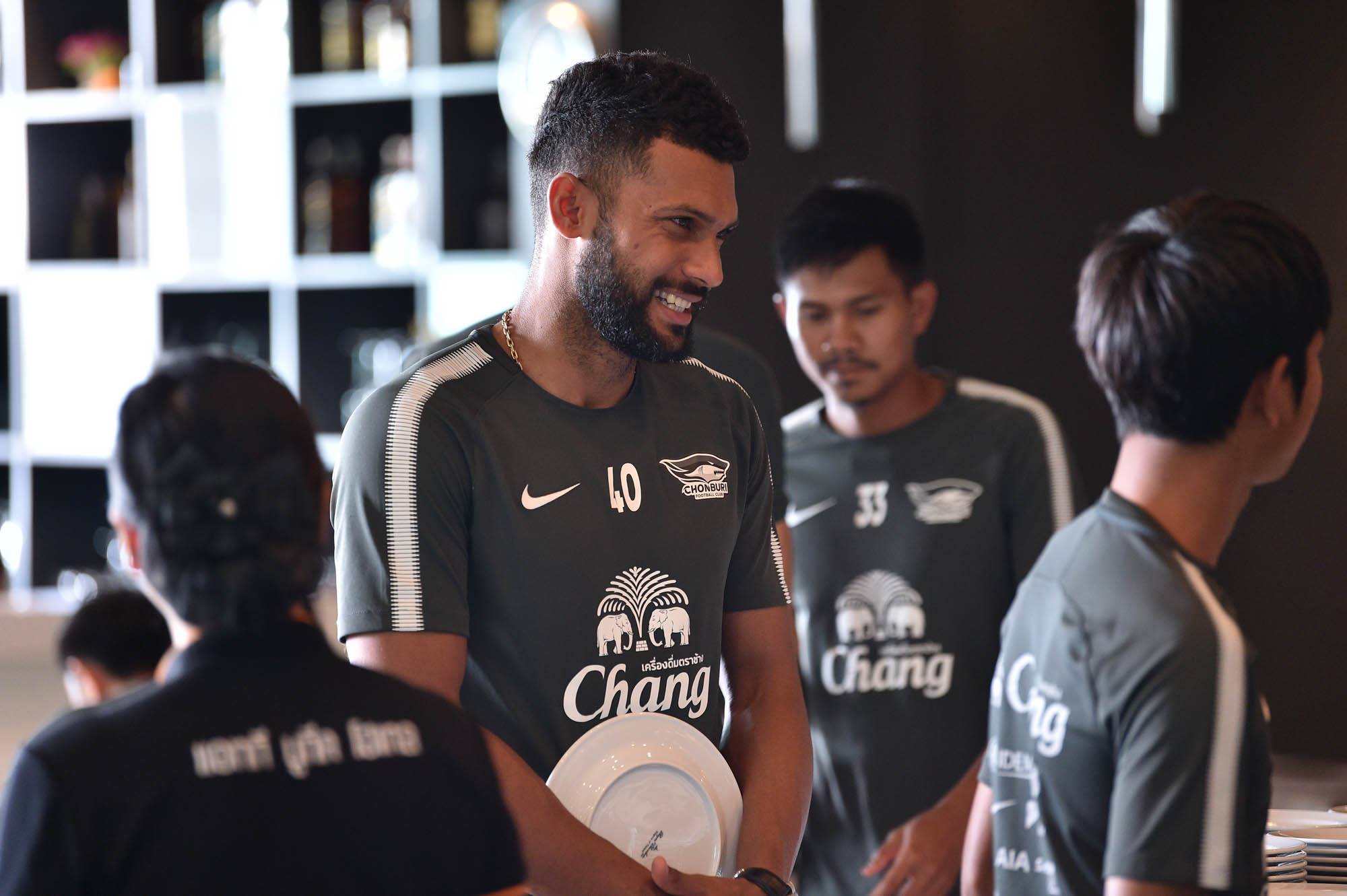 Tailandês: Em fase incrível no Chonburi, atacante ex-Flu foca em reta final