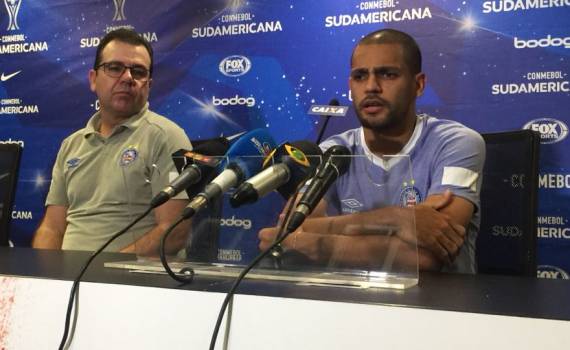 Autor de gol do Bahia, Clayton diz que não jogou bem, mas Enderson discorda