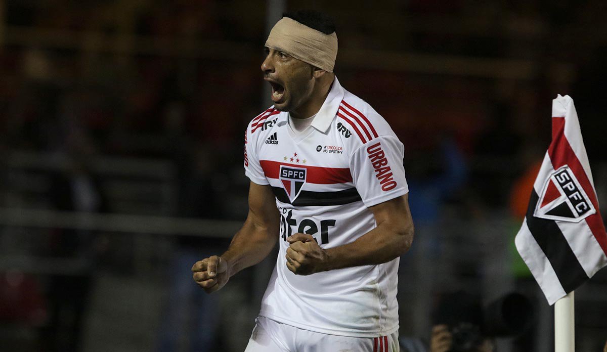 Diego Souza é liberado para defender o São Paulo e Lugano leva gancho de 15 dias