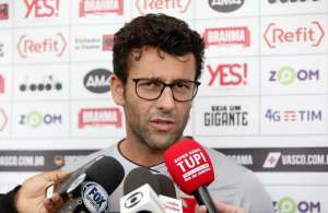 Valentim pede apoio à torcida do Vasco e faz mistério sobre volta de Pikachu