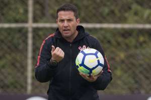 Jair nega influência na viagem de Loss para Europa: 'Foi decisão do Corinthians'