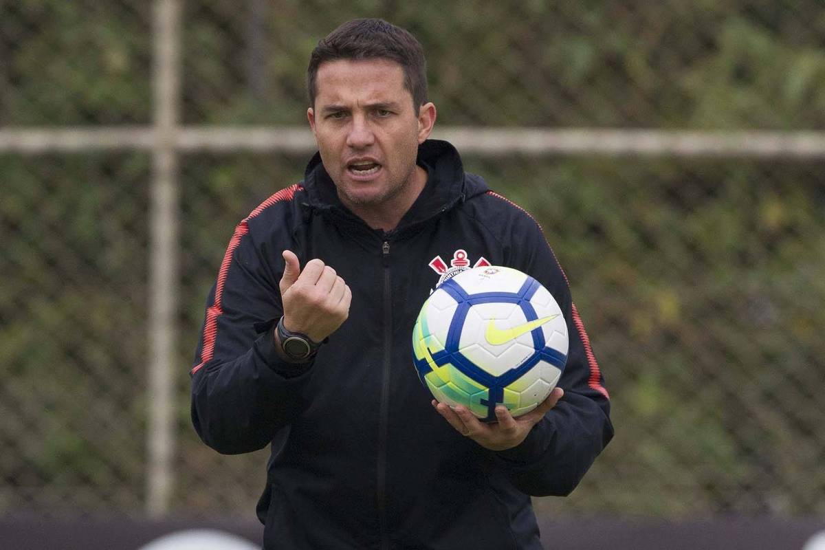 Jair nega influência na viagem de Loss para Europa: ‘Foi decisão do Corinthians’
