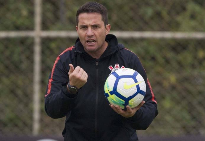 Loss vai fazer um estágio na Europa após voltar a antiga função no clube (Foto: Daniel Augusto JR/Ag. Corinthians)