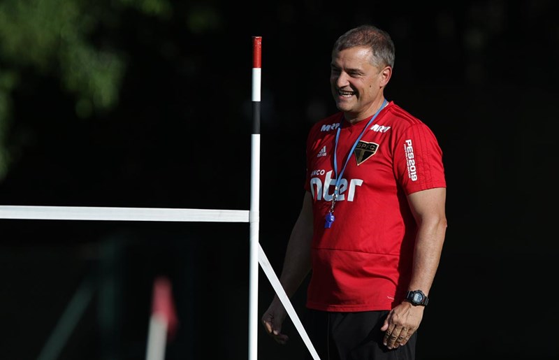 São Paulo recebe o América-MG de olho em respiro raro na liderança