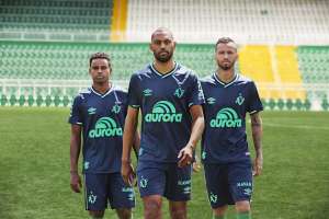 Chape lança camisa azul marinho em comemoração aos 45 anos