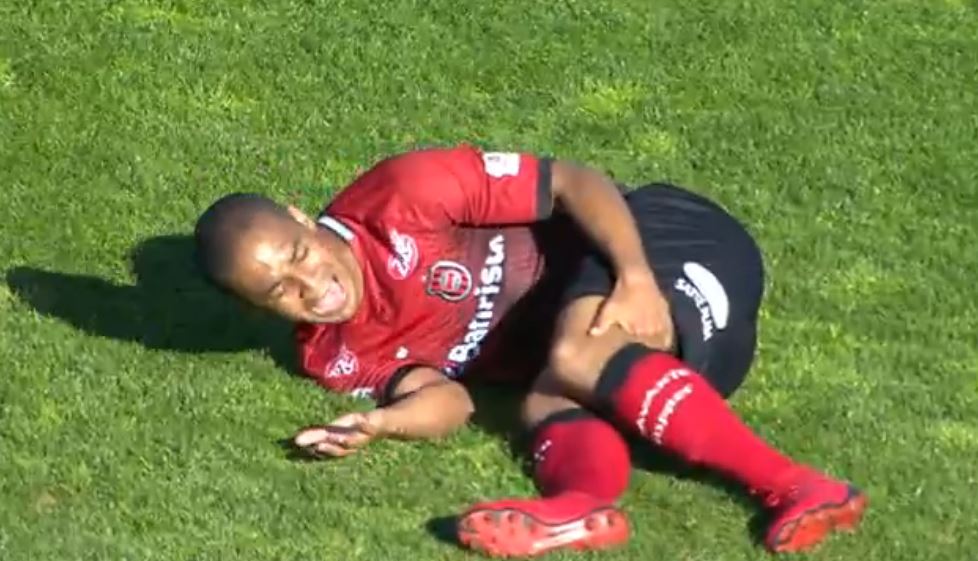 Ambulância rouba a cena em jogo da Série B. Entenda!