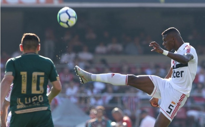 Para Adilson, América-MG comemora empate que põe respeito aos adversários