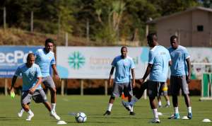 Mesmo sem receber, jogadores do Flu pagam contas de funcionários