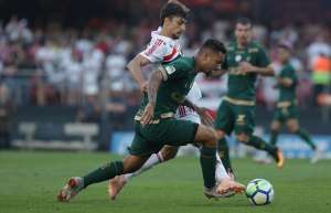 Rodrigo Caio comemora volta ao São Paulo depois de cinco meses