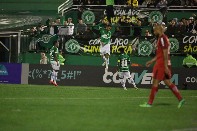 Chapecoense faz mudanças para vencer Flu e tentar evitar a zona da degola