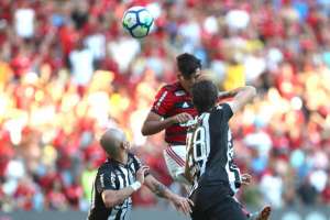 Gol pode levar Paquetá a atuar como centroavante no Flamengo na quarta