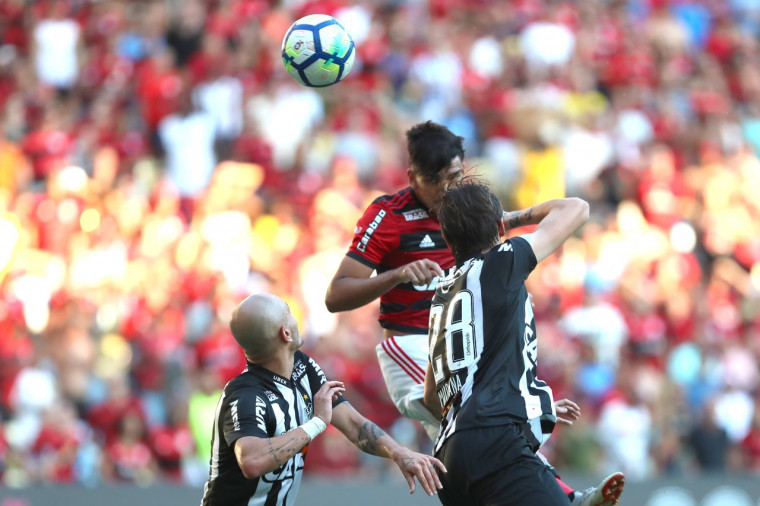Gol pode levar Paquetá a atuar como centroavante no Flamengo na quarta