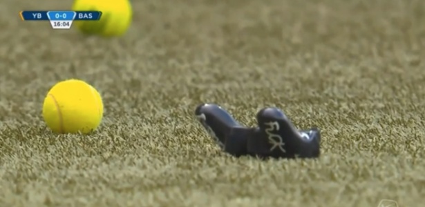 Suíço: Torcida do Young Boys arremessa controles de videogame em protesto contra e-Sports