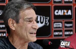 Carpegiani diz que Vitória foi ingênuo na derrota para o Botafogo