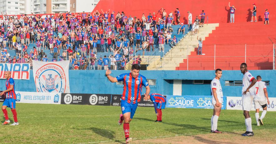 Agora o time enfrenta o Brusque em busca da liderança da competição (foto: Bruno Golembiewski/ Marcílio Dias)