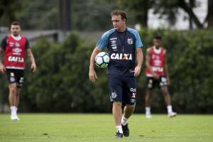 Cuca poderá comandar o Santos contra o Vasco após ser absolvido pelo STJD