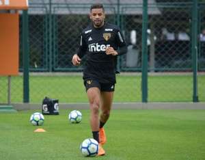 Bruno Peres volta a treinar e reforçará o São Paulo; Everton fica no Reffis e é dúvida