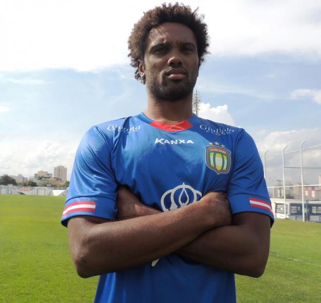 Bruno Mezenga foi campeão nacional pelo Flamengo em 2009 e possui bagagem em clubes europeus (Foto: Fabrício Cortinove)