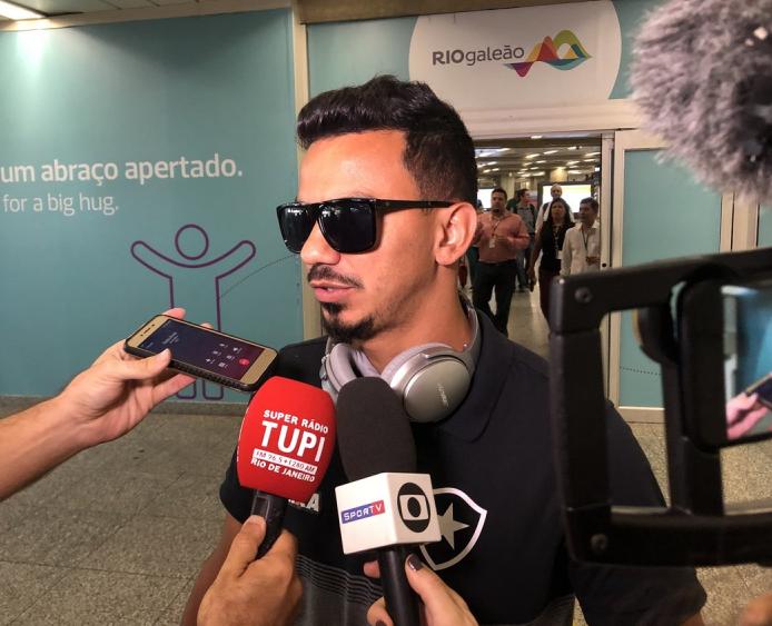 Lindoso comemorou triunfo contra o Vitória e prega atenção na próxima partida contra o líder (Foto: Divulgação/Botafogo)