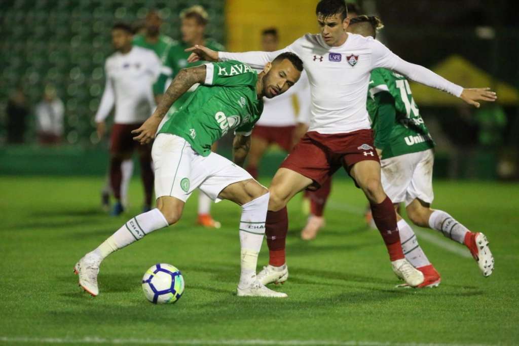 Após derrota em casa, atacante da Chapecoense dispara: 'Jogo para ser esquecido'