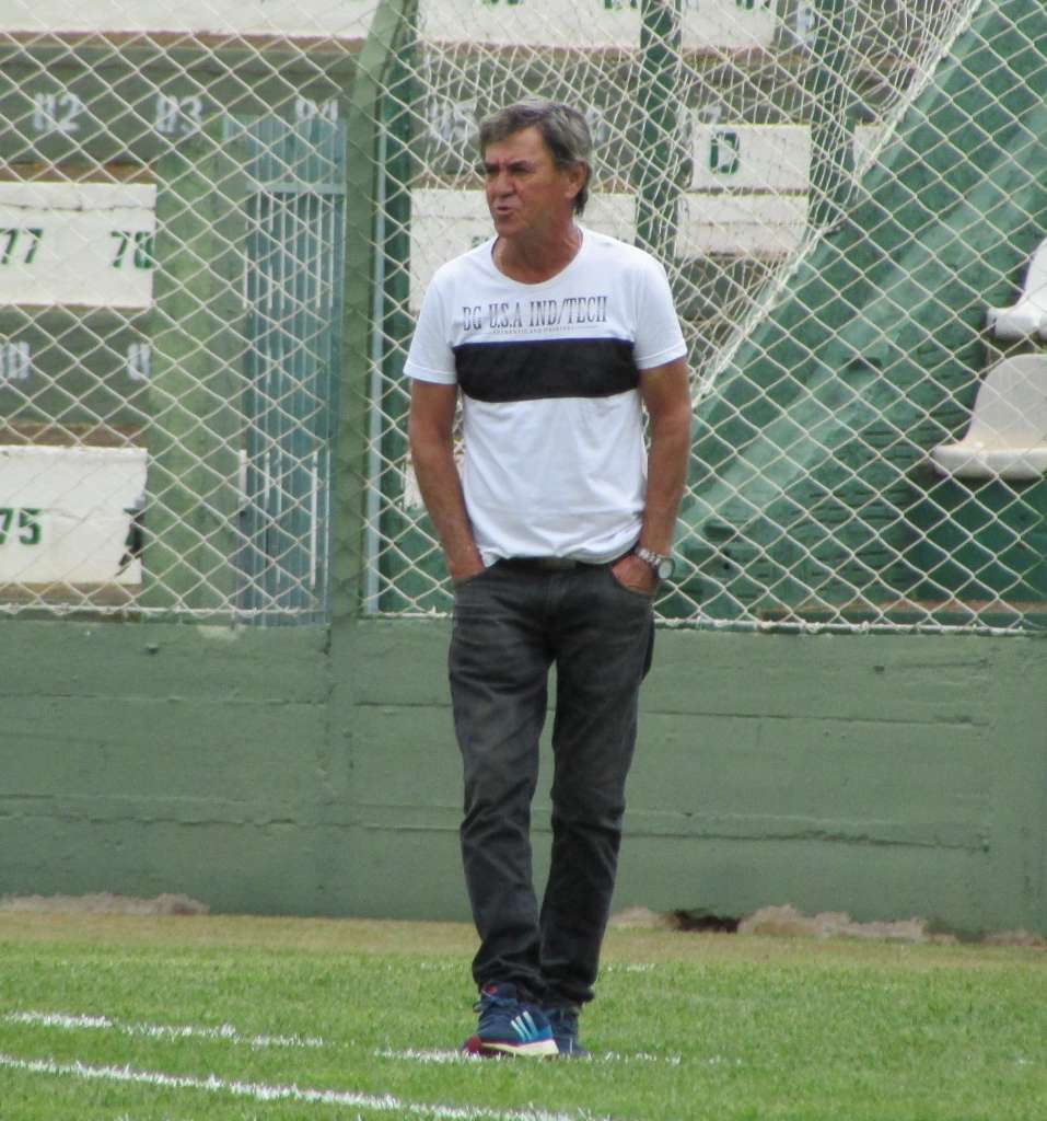 Chicão Reguera terá um desfalque para escalar o time titular do Rio Preto (Foto: Muller Merlotto Silva) 