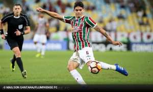 Sem receber, Corinthians monitora lateral-esquerdo do Fluminense