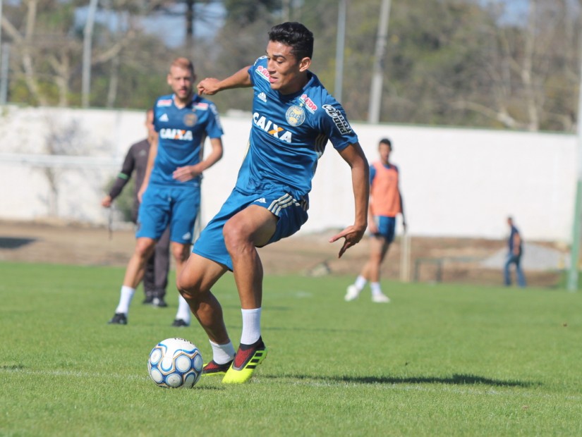 Série B: Volante do Coritiba cobra mudança de postura por milagre na reta final