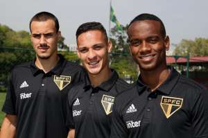 São Paulo promove três jogadores da base ao elenco principal