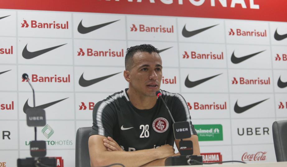 Leandro Damião deu entrevista coletiva para a imprensa nesta quarta-feira (Foto: Divulgação/SC Internacional)