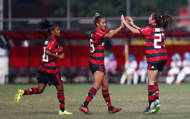 BRASILEIRO FEMININO: Flamengo derrota Corinthians e abre vantagem nas semifinais