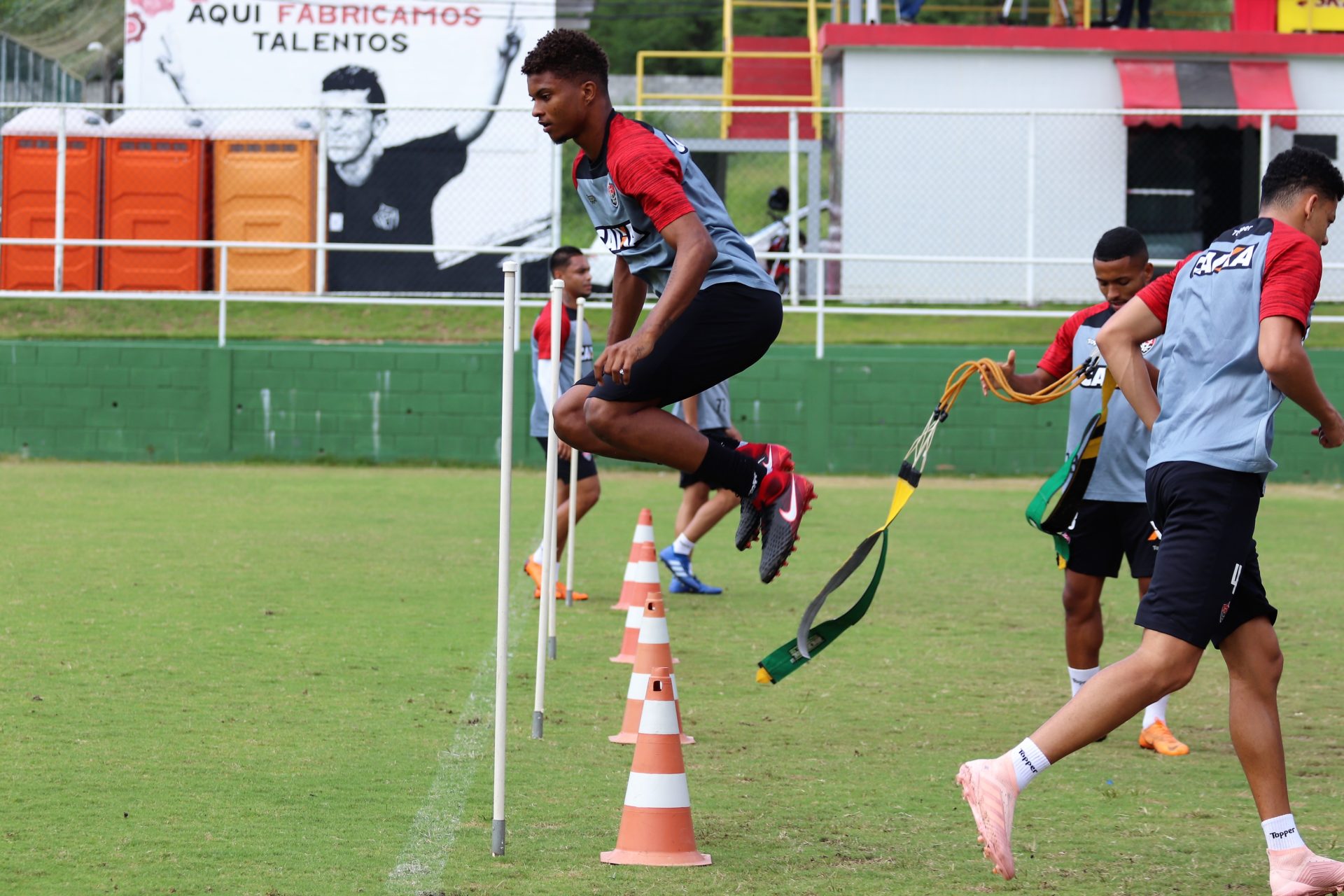 De olho no Internacional, Vitória se reapresenta; Erick segue no DM