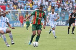 Série B: Julinho volta a treinar e é o quarto reforço do Sampaio Corrêa