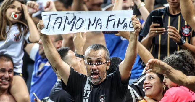 Mais uma vez a torcida do Corinthians fez a diferença, empurrando o time em cima do poderoso Flamengo
