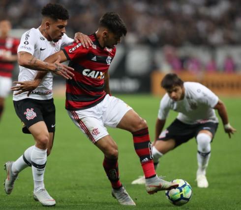 Marcação do Timão não deu espaço para o Flamengo