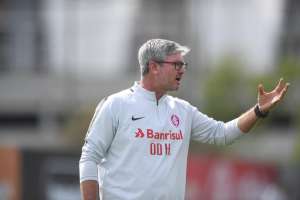 Odair fecha treino e faz mistério sobre substituto de Patrick no Inter