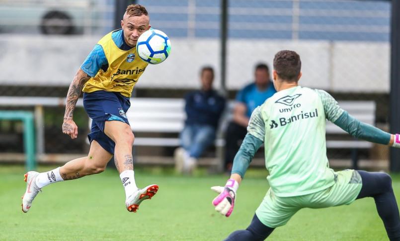 Um dos destaques da equipe, o atacante Everton deverá ser poupado do jogo contra o Fluminense (foto: Divulgação/ Grêmio)