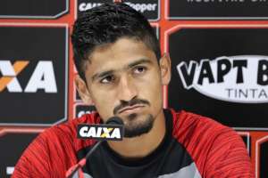 Ramon quer pontuar fora de casa para garantir Vitória na Série A o quanto antes