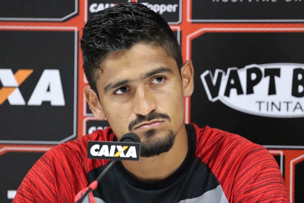 Ramon quer pontuar fora de casa para garantir Vitória na Série A o quanto antes