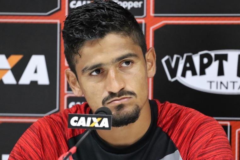 Ramon deu entrevista coletiva nesta quinta-feira (Foto: Maurícia da Matta/EC Vitória)