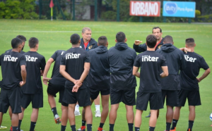 Debaixo de chuva e sem Everton, São Paulo treina de olho no Botafogo