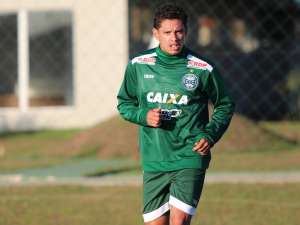 Série B: Carlos Eduardo pode reforçar Coritiba após um mês