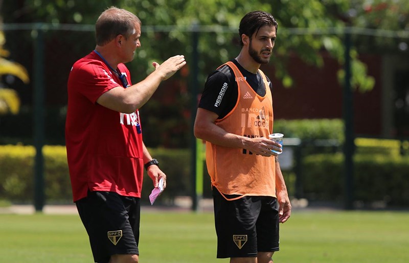 Aguirre fecha treinos e faz mistério no São Paulo em semanas ‘livres’