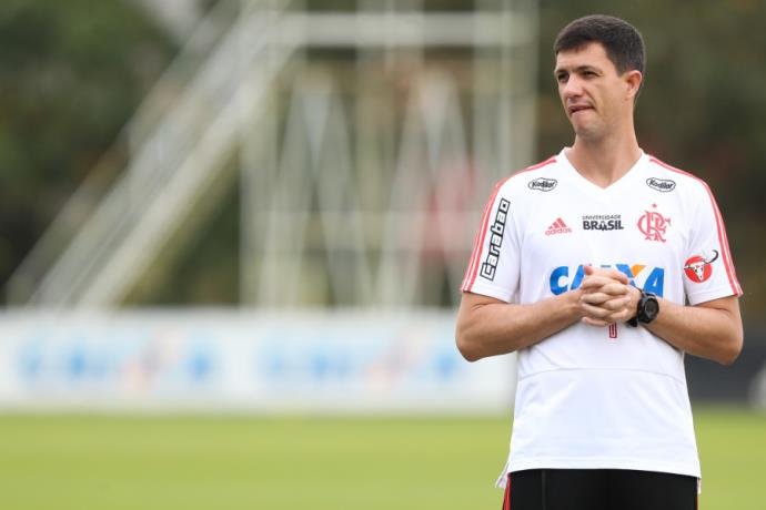 Após nova eliminação, Flamengo demite técnico Maurício Barbieri
