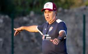 Técnico não confirma Fluminense com três zagueiros, mas garante retorno de Dodi