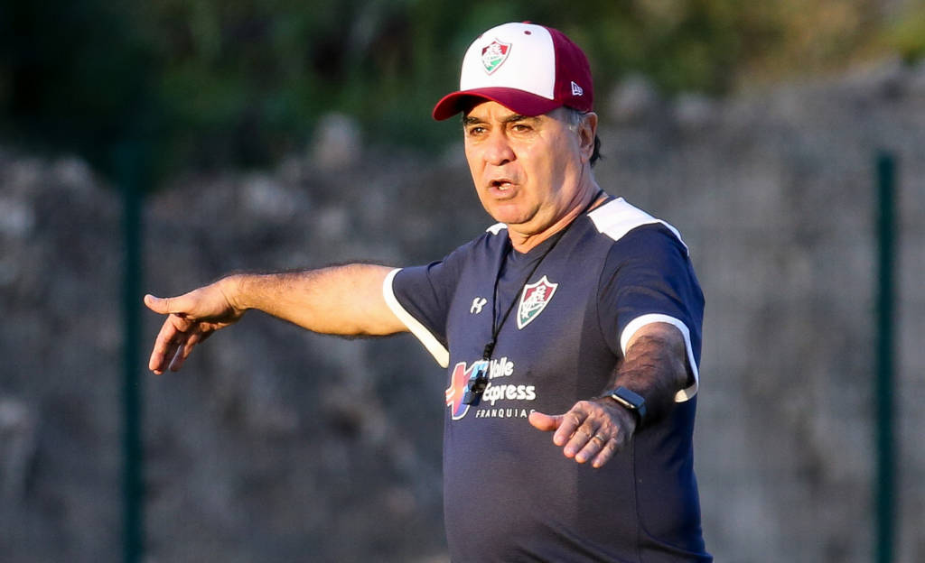 Técnico não confirma Fluminense com três zagueiros, mas garante retorno de Dodi