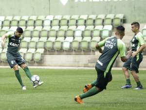 Desfalcado, América-MG terá lateral improvisado contra Corinthians