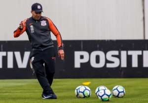 Jair poupa quatro titulares e mantém dúvida na escalação do Corinthians