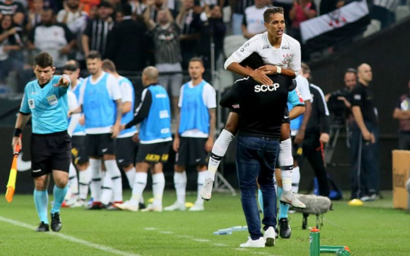 De olho na Copa do Brasil, Corinthians terá time misto contra o América-MG