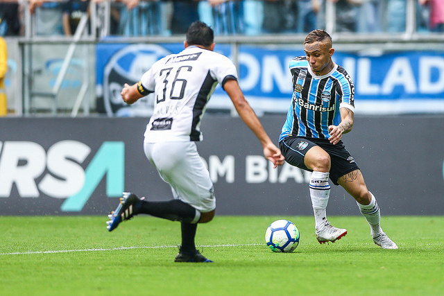 Com time alternativo e reforço de Everton, Grêmio tenta manter sonho de título